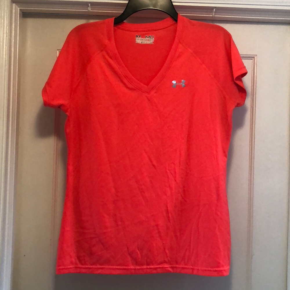 Medium semi fitted Under Armour T-shirt
